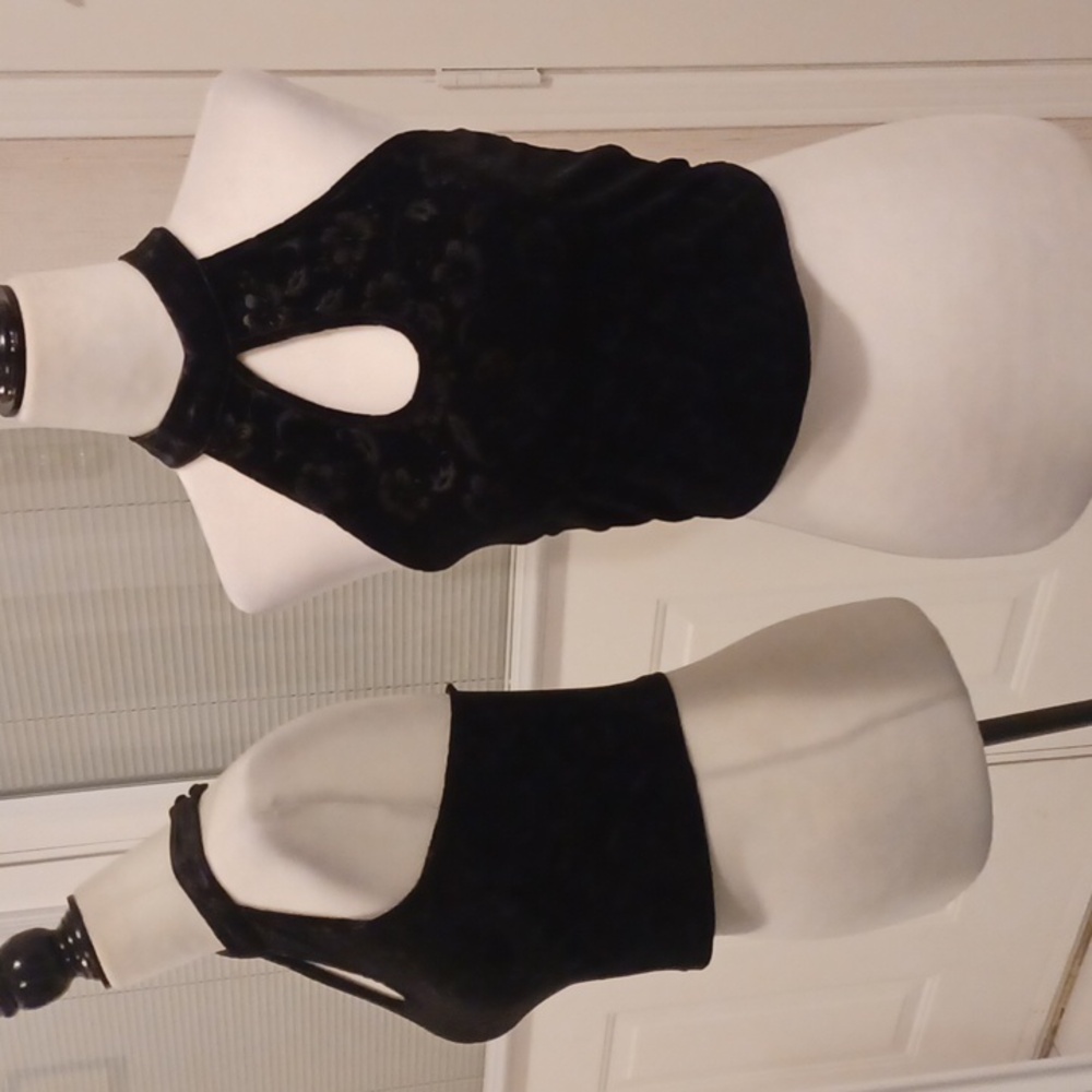 4/$60 Black Velour Floral Halter-Style Top With Keyhole - Size Medium